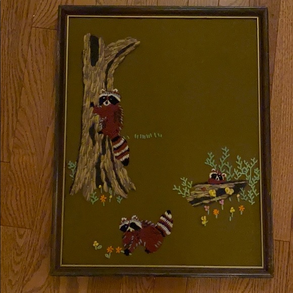 Adorable vintage Raccoon crewel Needlework piece - Picture 1 of 5